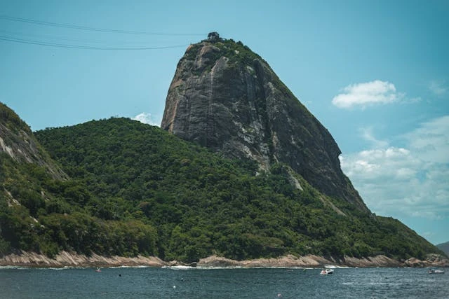 Pan de Azúcar visto desde lejos en Río de Janeiro
