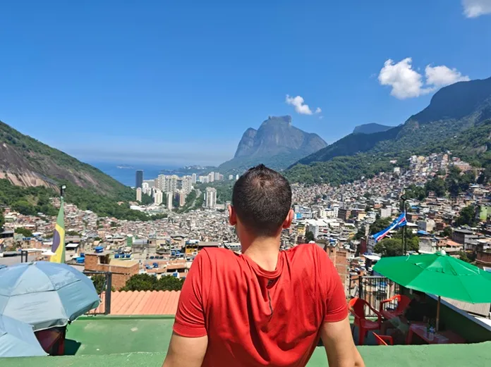 Terraza con vistas de la Favela Rocinha en Río de Janeiro
