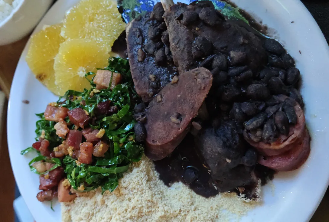 Feijoada, alubias negras y carne