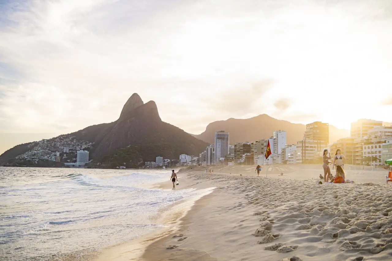 Playa de Ipanema al atardecer