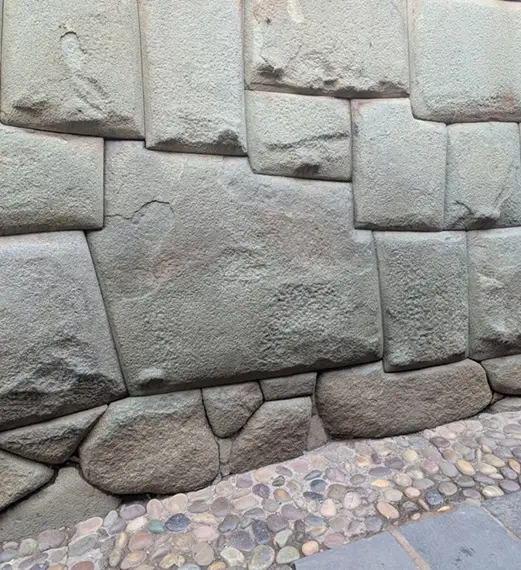 Piedra de los 12 ángulos en Cusco