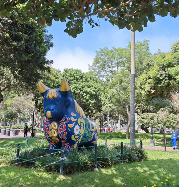 Estatua de toro en el Parque Kennedy