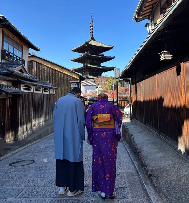 Trajes tradicionales japoneses en Sannenzaka 