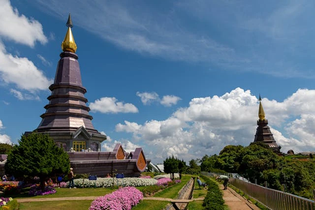 Pagodas gemelas en el Parque Nacional Doi Inthanon