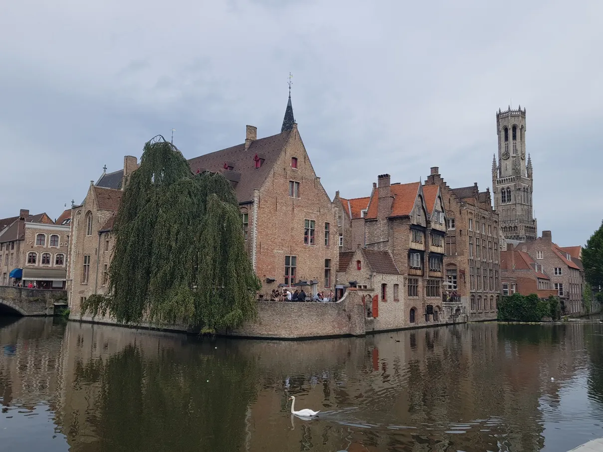 Rozenhoedkaai junto a los canales de Brujas