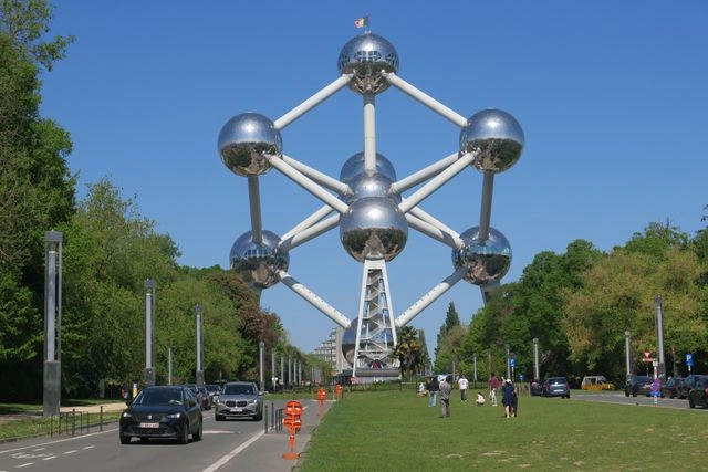 Atomium de Bruselas visto desde el exterior