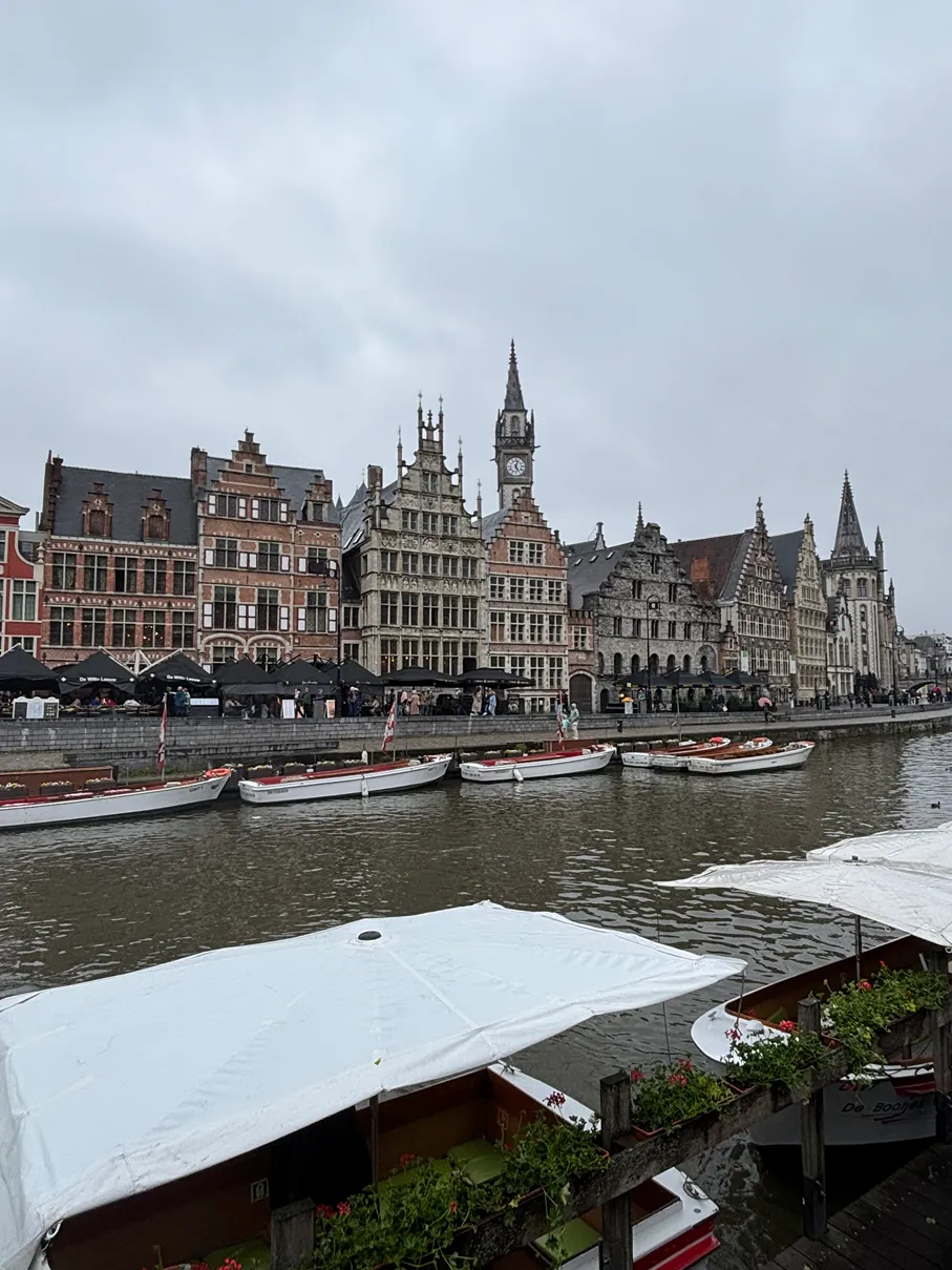 Canales y casas históricas de Gante