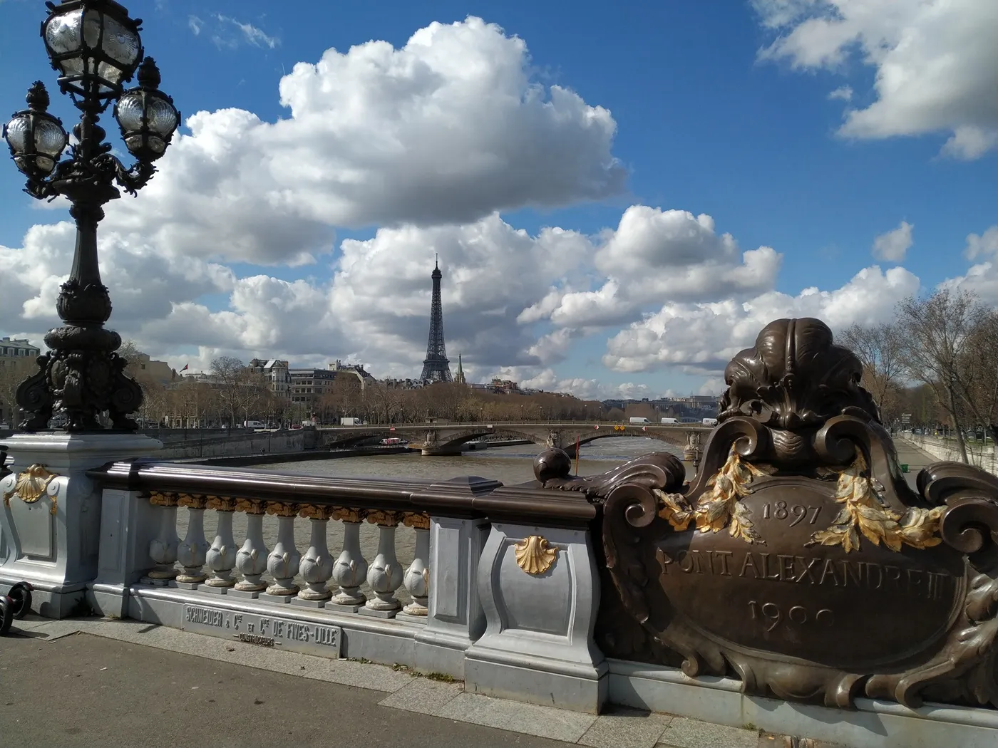 Puente Alexander III sobre el río Sena en París