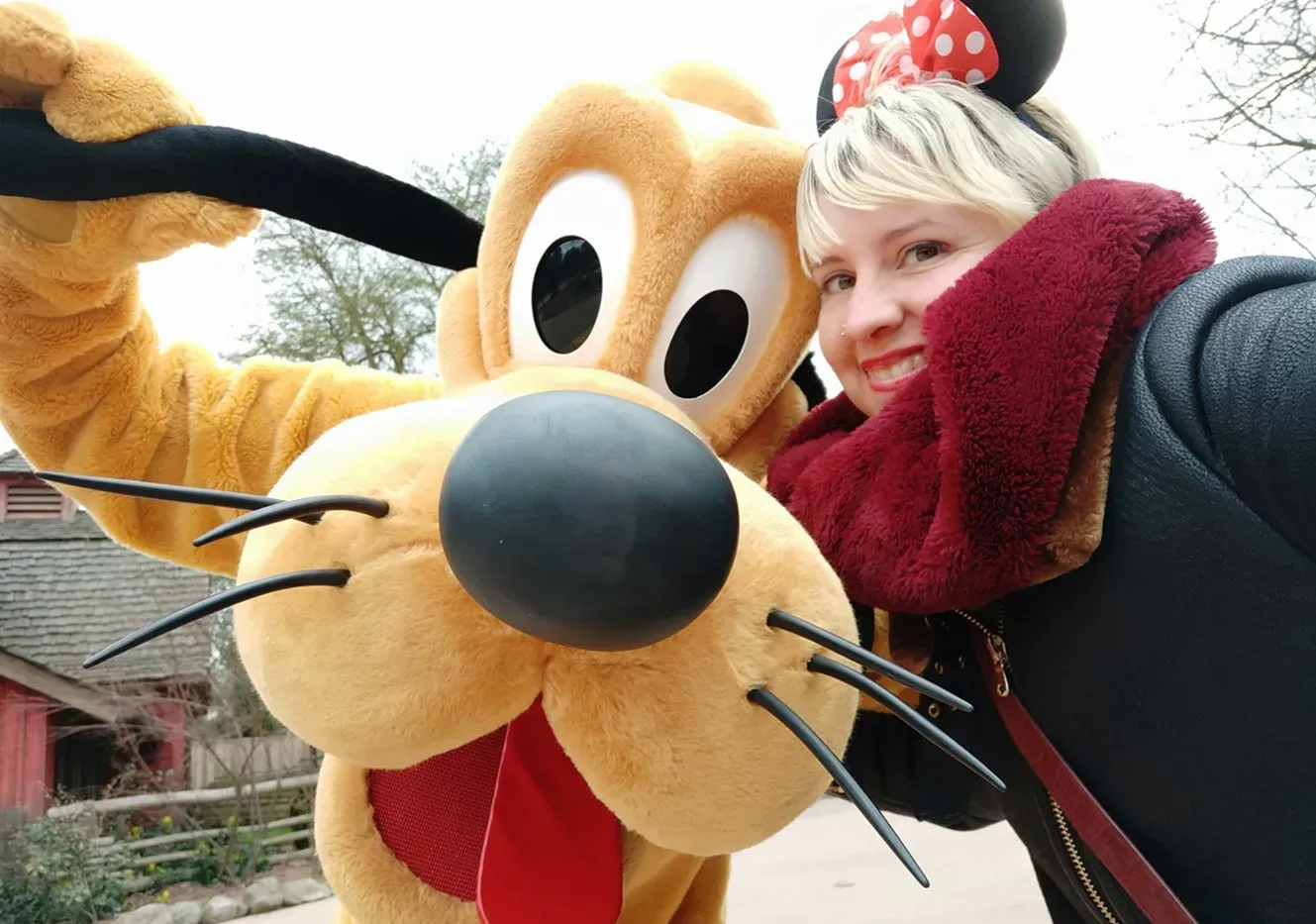 Pluto personaje de Disneyland París