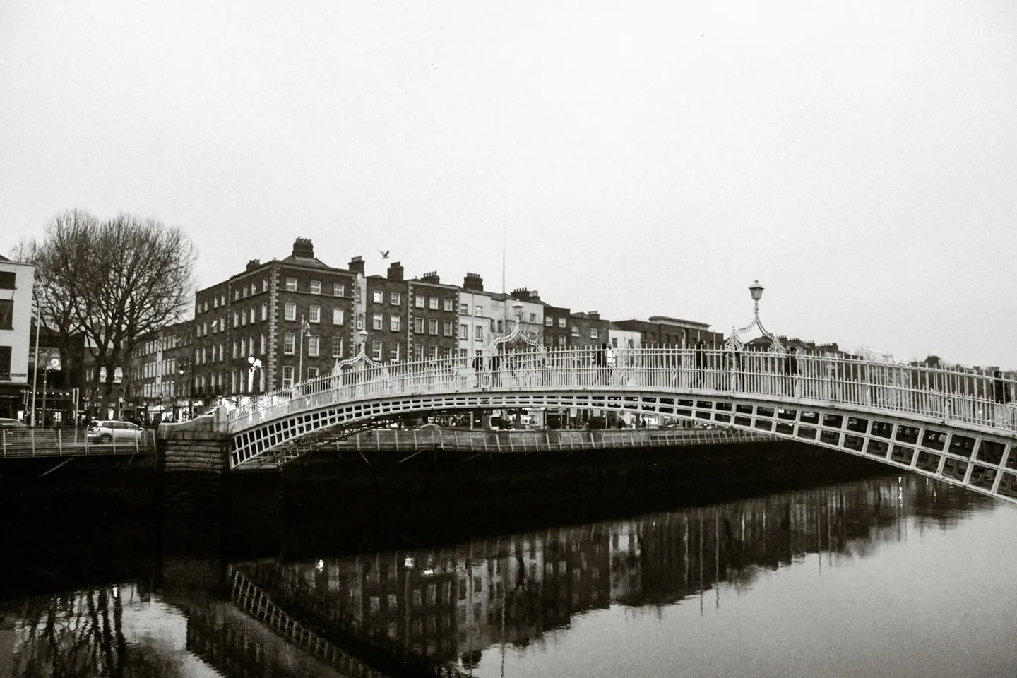 Puente Ha'penny sobre el río Liffey