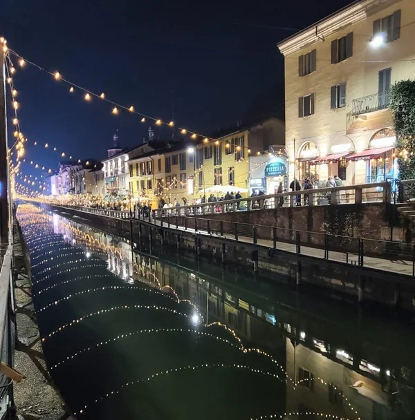 Navigli de Milán por la noche
