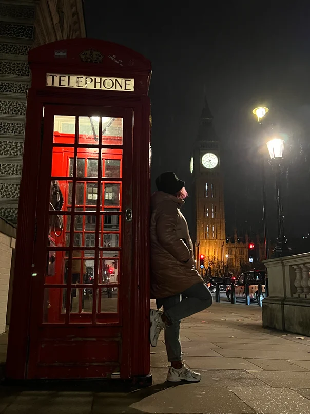 Big Ben con cabina de teléfono