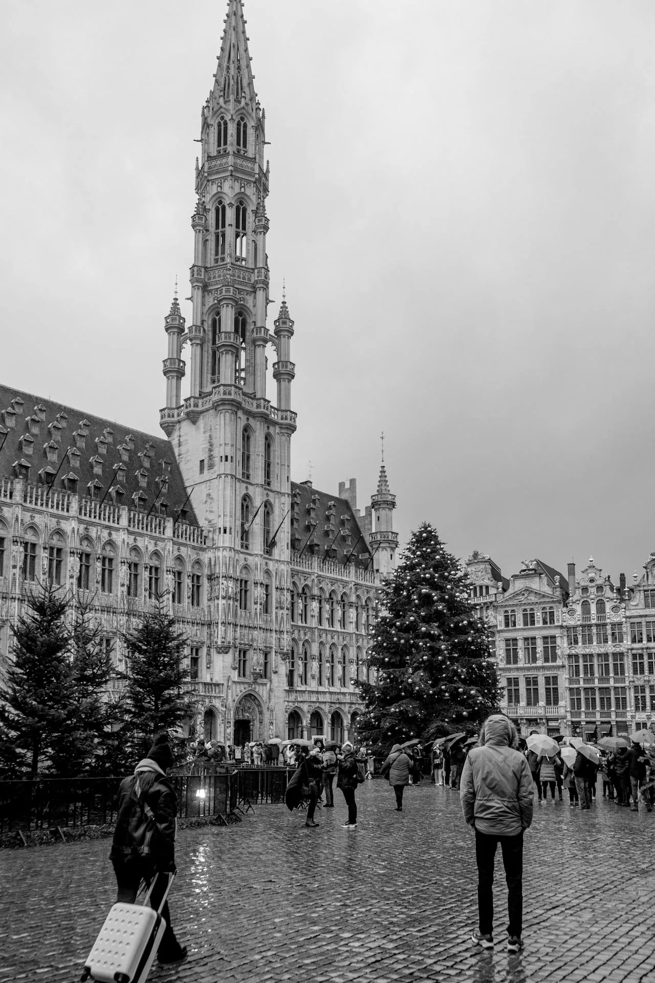 Grand Place de Bruselas con árbol navideño